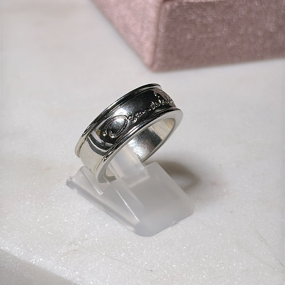 OSCAR DE LA RENTA • SIGNATURE RING | Silver Band Style Designer Ring EUC